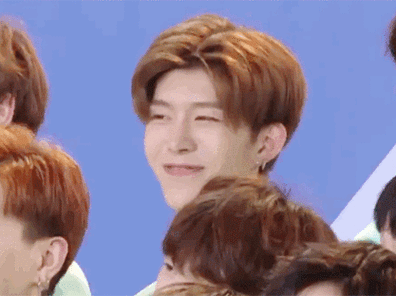 再看笑起来的时候,而范丞丞和窦骁就不一样了,随便什么角度都觉得哪哪