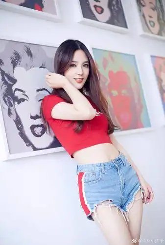 lol最美女解说rita晒福利美照长腿逆天笑容清新治愈