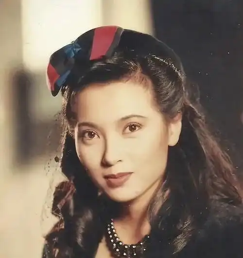 一恋大11岁二婚富豪,二恋小11岁富二代,如今51岁还是单身|傅明宪