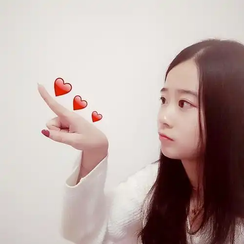 有自拍的比心手势图