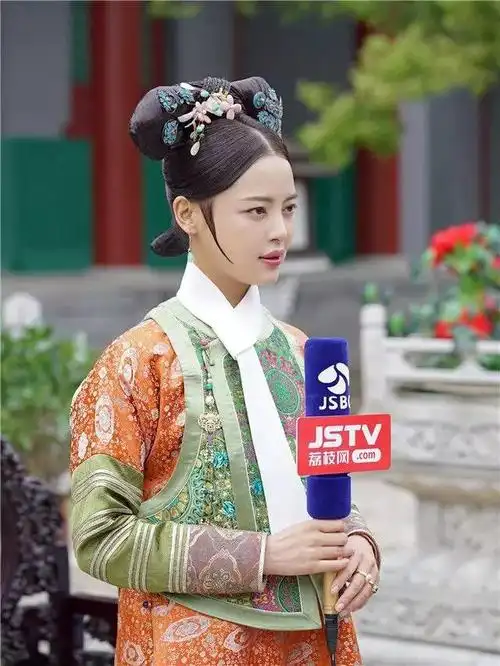 (剧中金玉妍扮演者辛芷蕾正在接受荔枝新闻采访)