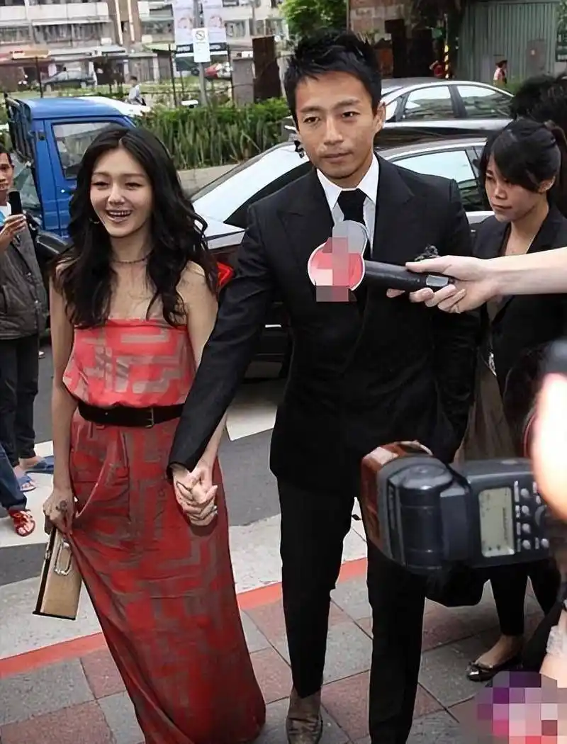 汪小菲再放猛料,公开"购物记录",大s结婚头纱都是前夫买的?