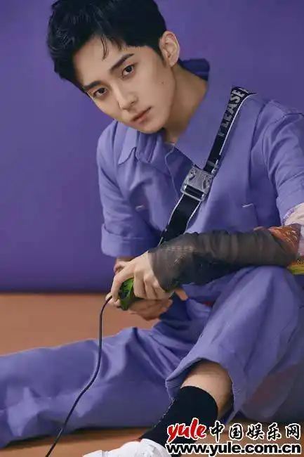 郭子凡紫色工装大片小欢喜爆发力引关注