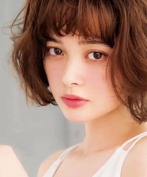 玉城tina拥有姣好的面容以及10头身的完美身材