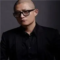 光头成熟男人头像 刘明辉qq头像