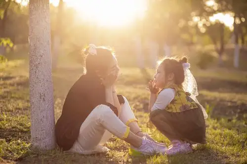 妈妈和小女孩