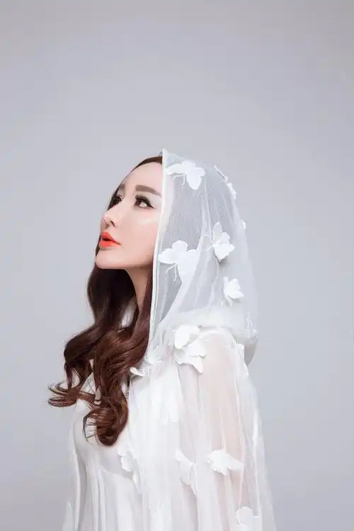 中国内地女歌手乔玲儿出任中国微商网粉蓝公益行动形象大使