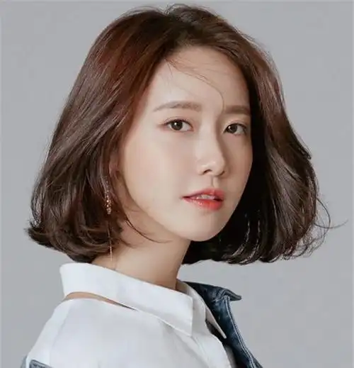 女人40短发更适合长度很重要齐肩发才显年轻最火还是它