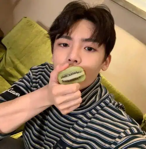 【微信头像】侯明昊