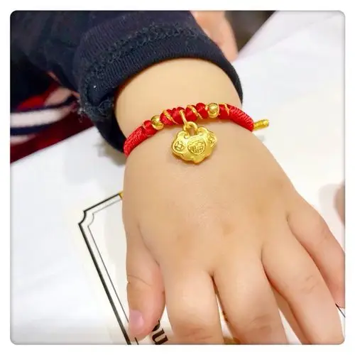 宝宝黄金手链小金锁平安锁满月婴儿手绳儿童周岁礼纯金转运珠金饰