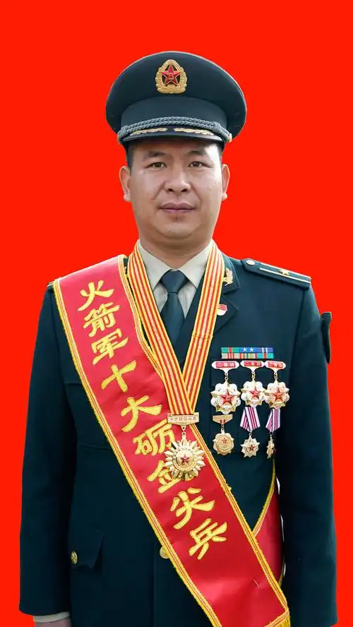 阳光空气成奢侈,深扎施工阵地18年,走近火箭军"导弹筑巢人"