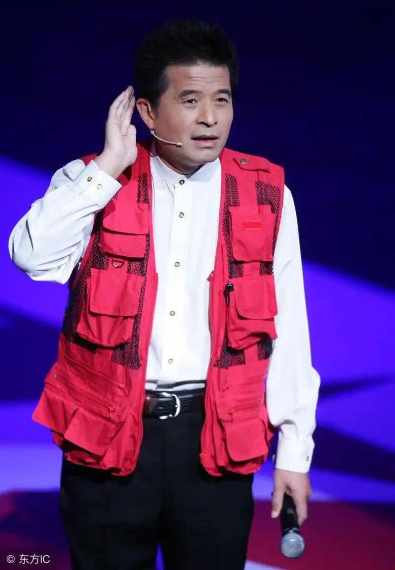 60岁毕姥爷疑似即将复出?挥笔写下四个字!