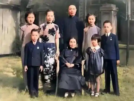 不一样的家庭合影