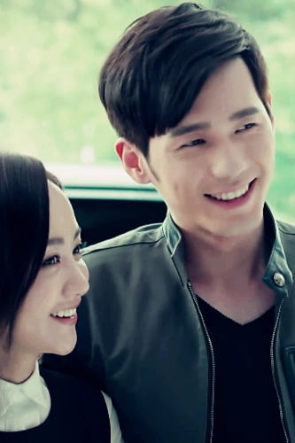 他看你的眼神那样执着,怎么可能停止爱你? 他痴心妄想.