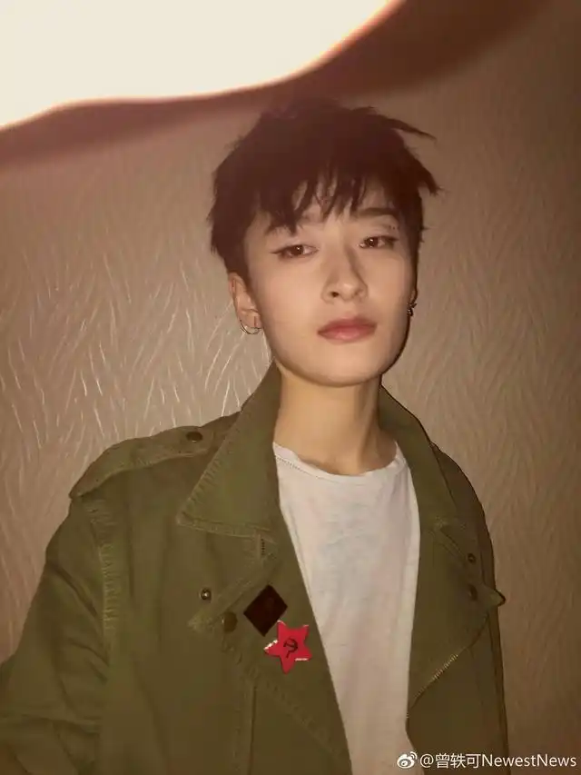 绵羊音曾轶可越来越帅了近照攻气十足胸前纹身引人注目