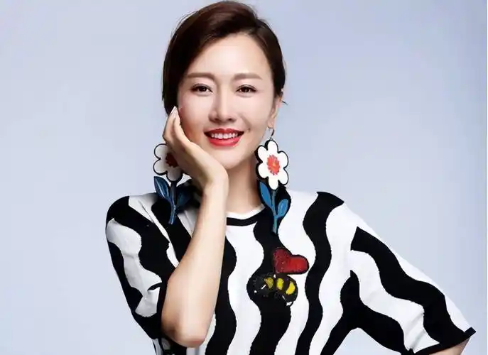 潘长江唯一女儿潘阳,拍戏不成嫁给十亿富豪,如今却过成这副模样_石磊