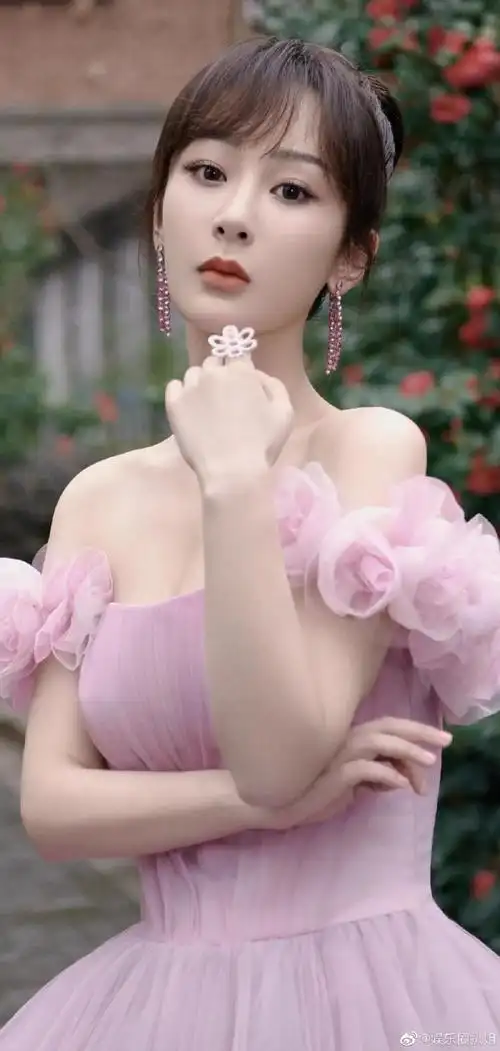 杨紫九宫格随拍