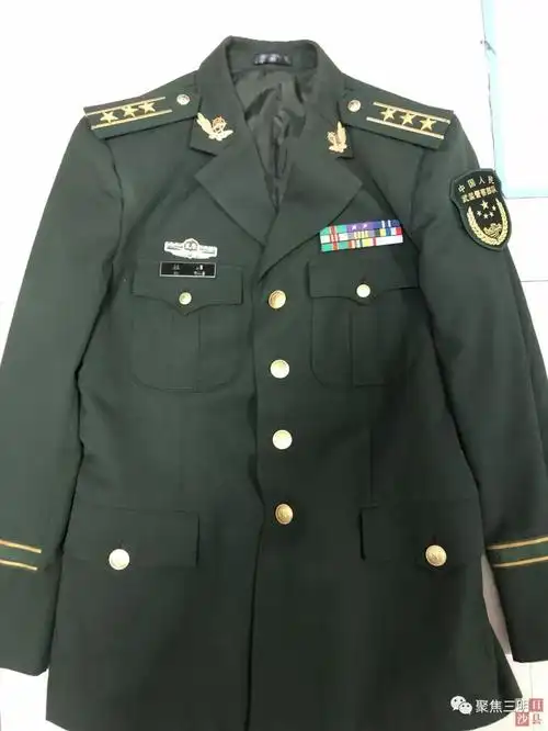 发生了什么?一名"武警上校"在三明北站被拘留了!_动车