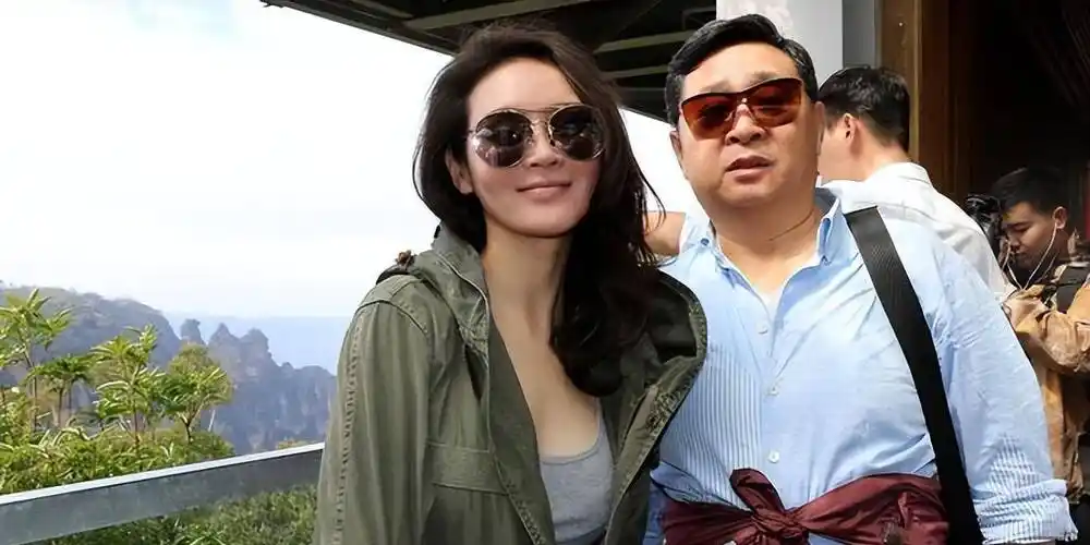 几十岁的脸,十几岁的身材,有人四婚,有人是两娃妈_倪虹洁_闫妮_时尚