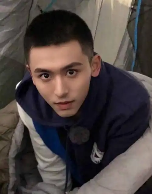 一,极短寸头发型