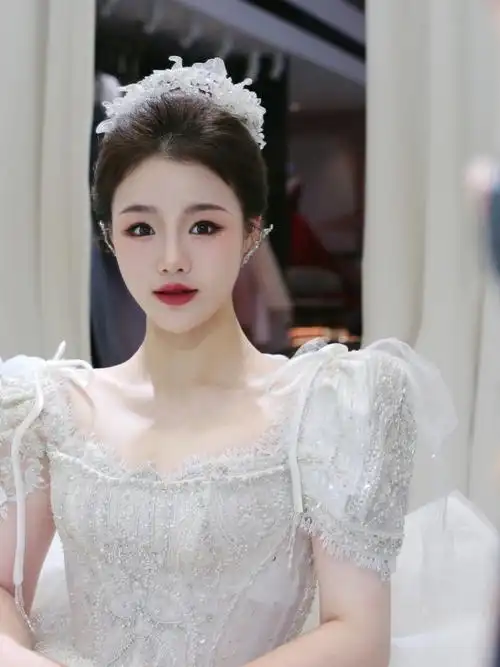 少女气息满满 试妆照分享招募素人改造 带素颜照片来约妆造:余欢#新娘