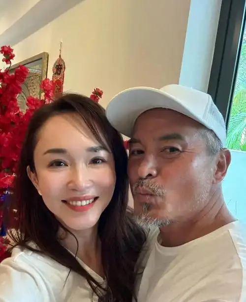 明明年纪差不大看起来却像两代人这几位女星把老公熬成爹