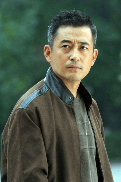 王志飞儿子王也:父母分手内心有恨,在泪水中与再婚父亲和解_小时候