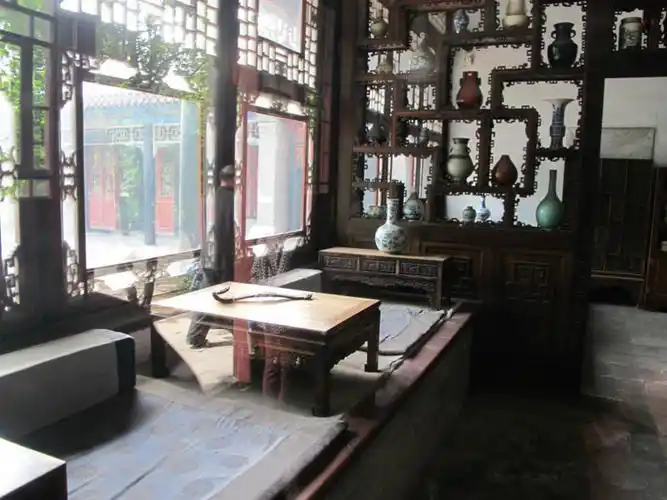 完好,有大门,仪门,大堂,二堂,官邸,上房五进院落,配以左右厢房耳房,均