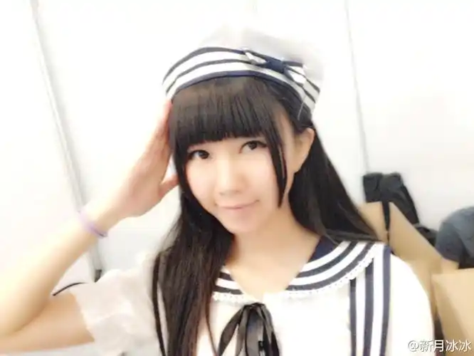 > 新月冰冰:我打lol从不甩锅