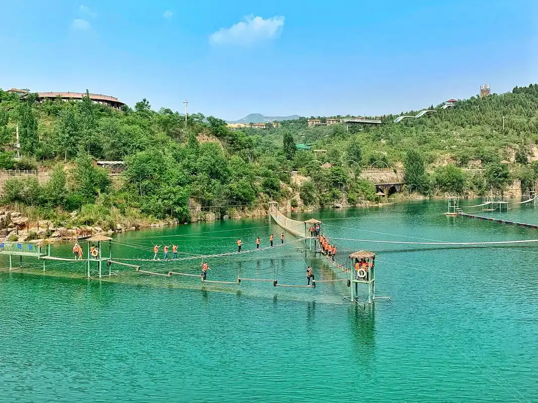 浙江丽水旅游必去十大景点包括缙云山,龙泉山,仙都风景区等,周边游好