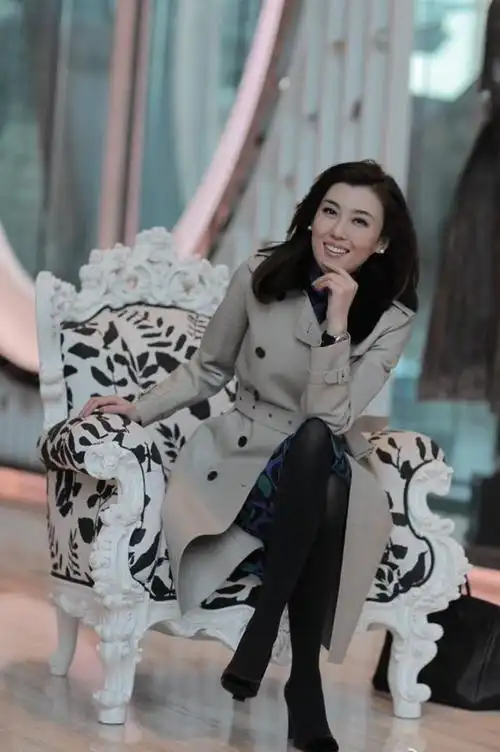 李红 央视美女主持人很多,像李红,董卿,张蕾等人大都集中在综合频道