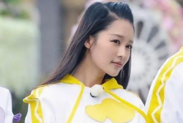 还记得2年前《奔跑吧》介绍李沁的台词吗?现在看来真是神预言了