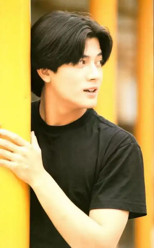 郭富城年轻时超惊艳,跨时代的美貌,我心里的顶级神颜_网易订阅