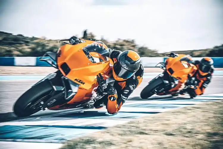 ktm rc8c 赛道特写_赛车欣赏_摩托赛事_资讯中心_全球摩托车网