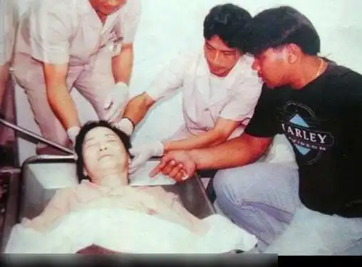 邓丽君凄凉离世:水肿发胖 呼救没人理