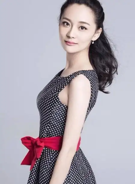 宋佳女儿张楚楚:台上高呼对父愧疚,台下"拒绝"尽孝,如今怎样了_父亲