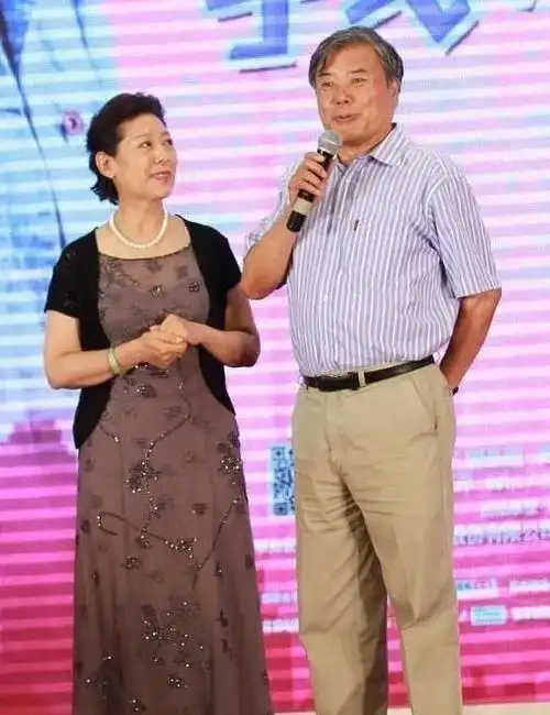 歌唱家关牧村一碗面白捡一个老公结婚24年无绯闻