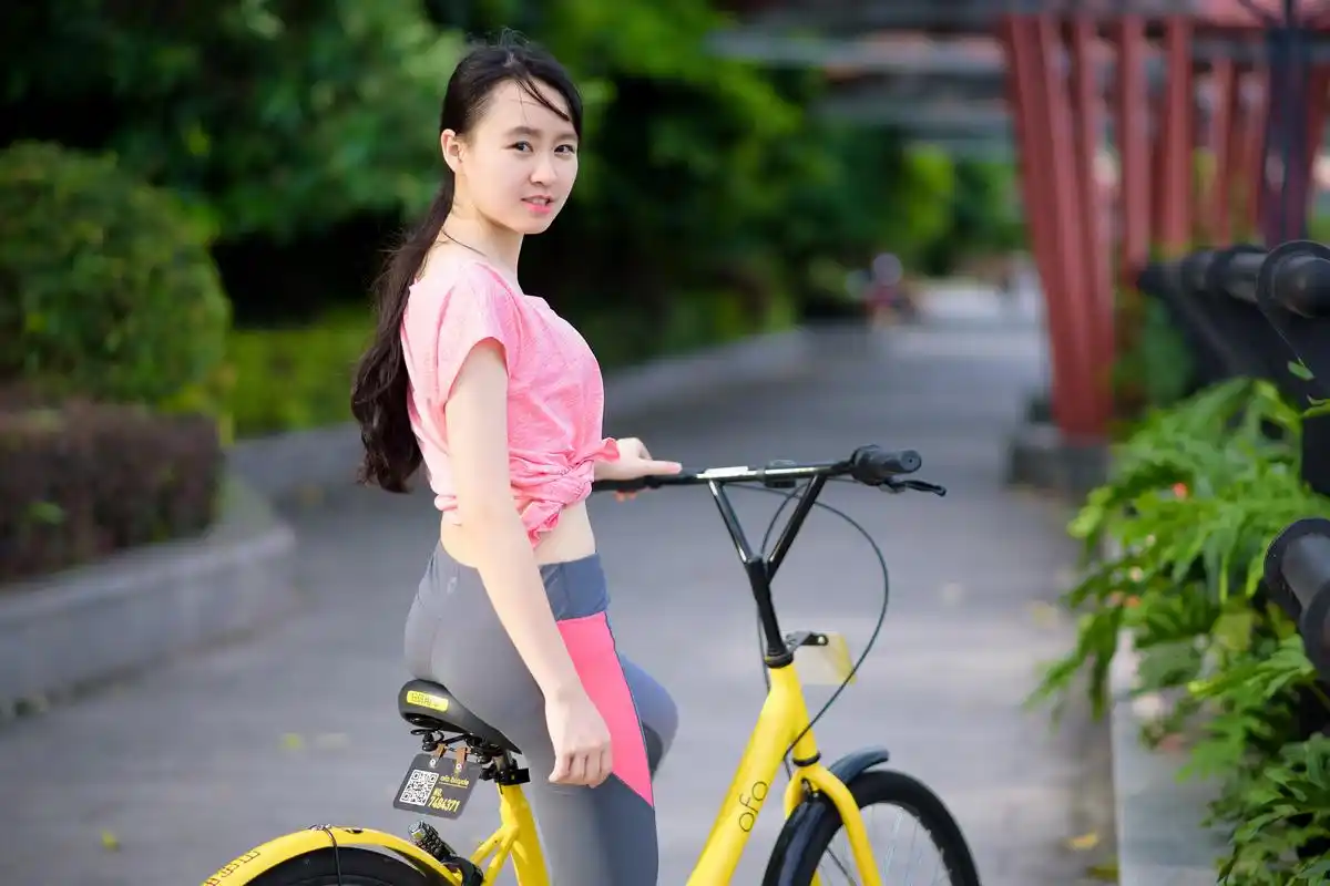 清纯可爱的小姑娘户外运动写真,清纯-美女图片