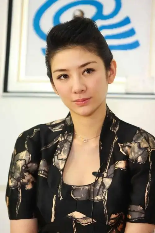 同是饰演"小燕子",她火了20年,她收获幸福,她是最惨的一个!