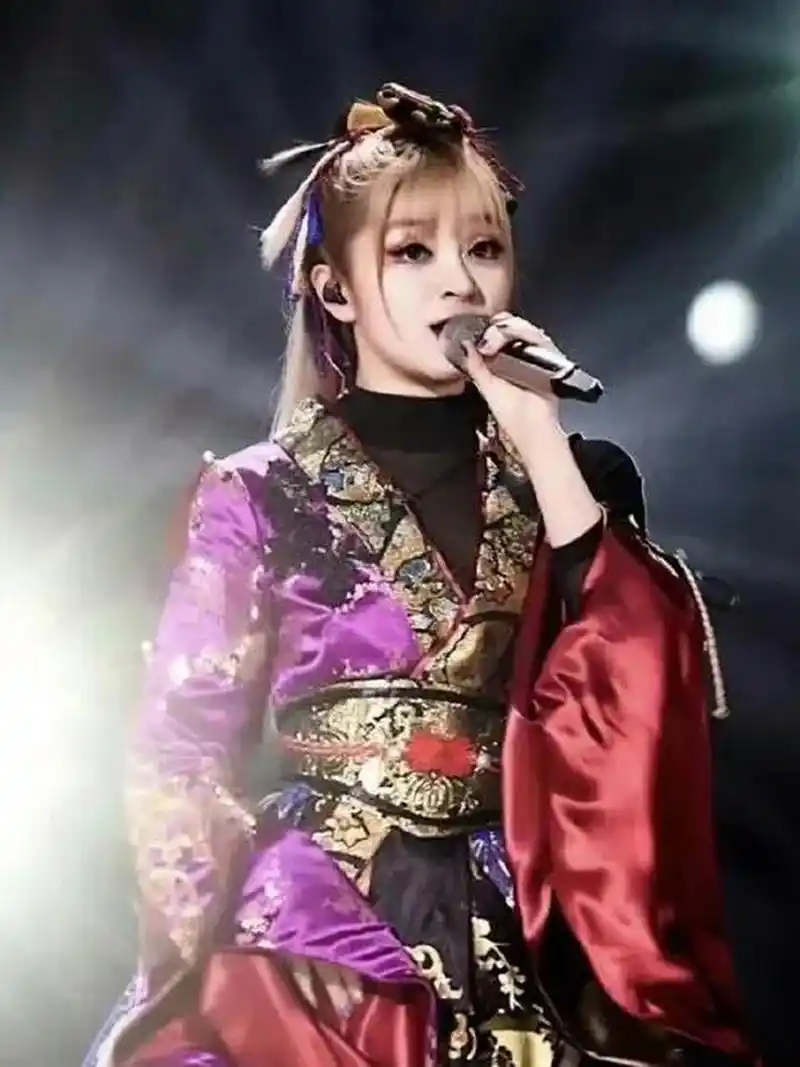 美依礼芽唱的《极乐净土》到底什么意思?