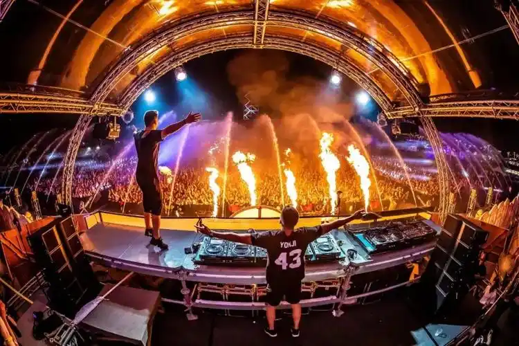 6月12号firstx连线百大dj大菠萝与vinai连线