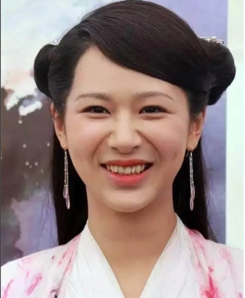 从朴实的"小雪"到硅胶脸再到气质逆袭,杨紫是怎么做到的?