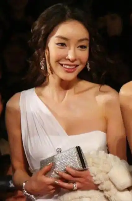 歌手朴宝蓝去世韩国娱乐圈水深前任徐仁国与其公开后大量掉粉