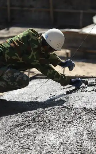 尤其是在建筑工地的女工们,在我心中她们很不平凡的,她们用勤劳的双手