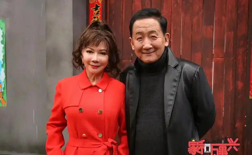 演员蔡明,收小情书收来一个老公,结婚37年零绯闻