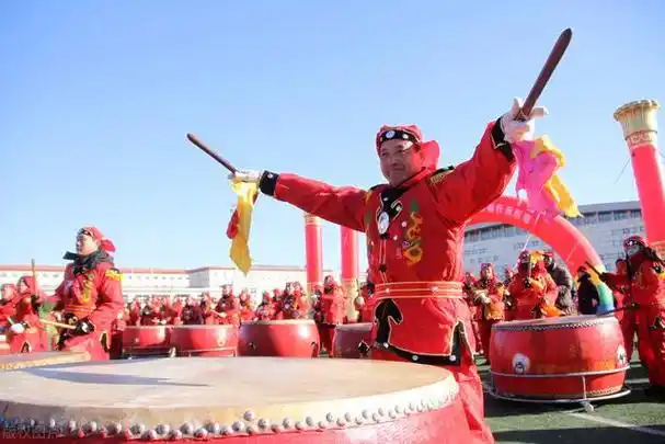 怎么打秧歌大鼓鼓点,怎样打秧歌鼓(看乡村秧歌队里的"鼓王"是如何练成