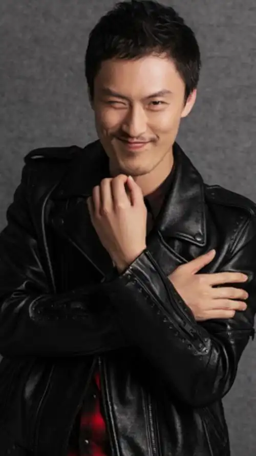 虽是一张大长脸,但他的喜剧才华渐渐让众人喜欢:许君聪