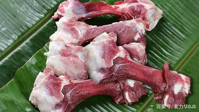 猪棒骨怎么能熬出浓白的汤?