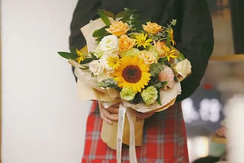 《卡布奇诺》520情人节进口19支肯尼亚玫瑰上海送花文艺高端花束 花野