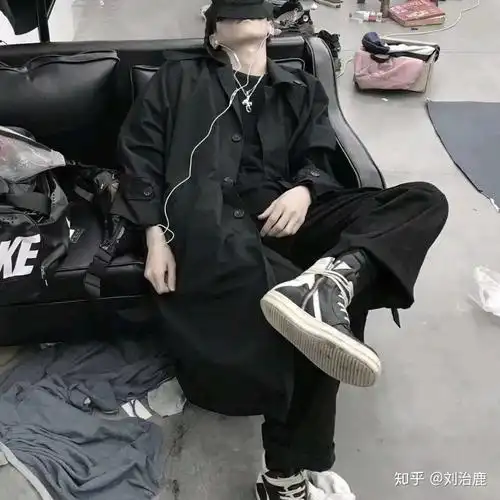 喜欢的男生的朋友圈背景也是一个男生是我多想了吗